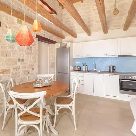 The Yiameli Collection - Meli